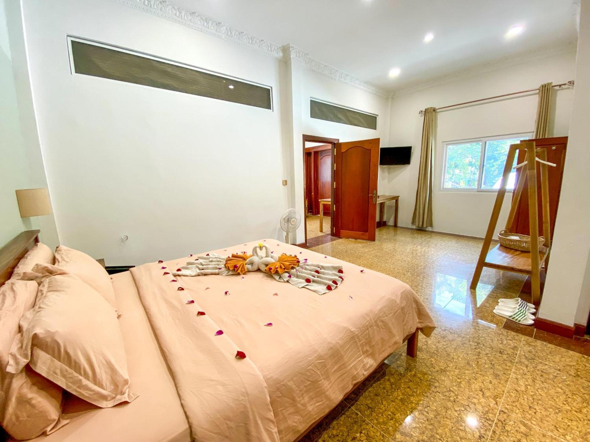 Muni Residence & Spa Battambang Bagian luar foto