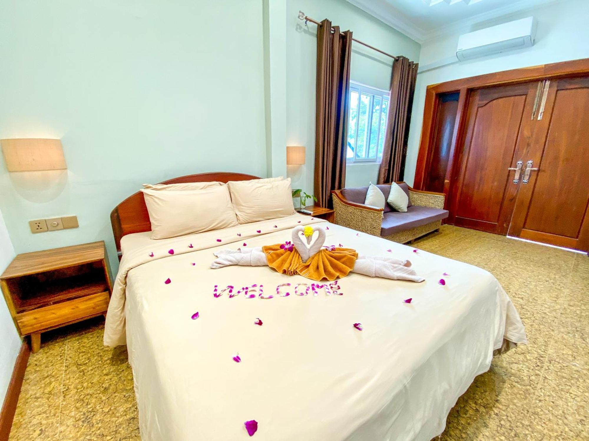 Muni Residence & Spa Battambang Bagian luar foto